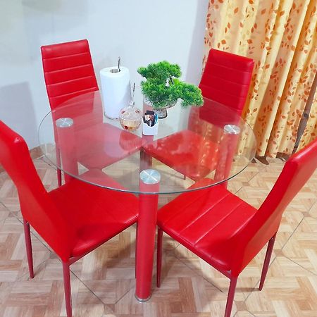 Travel House Hotel Ика Екстериор снимка