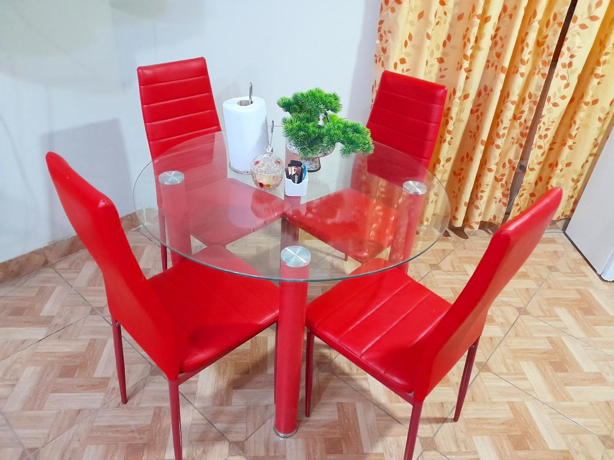 Travel House Hotel Ика Екстериор снимка