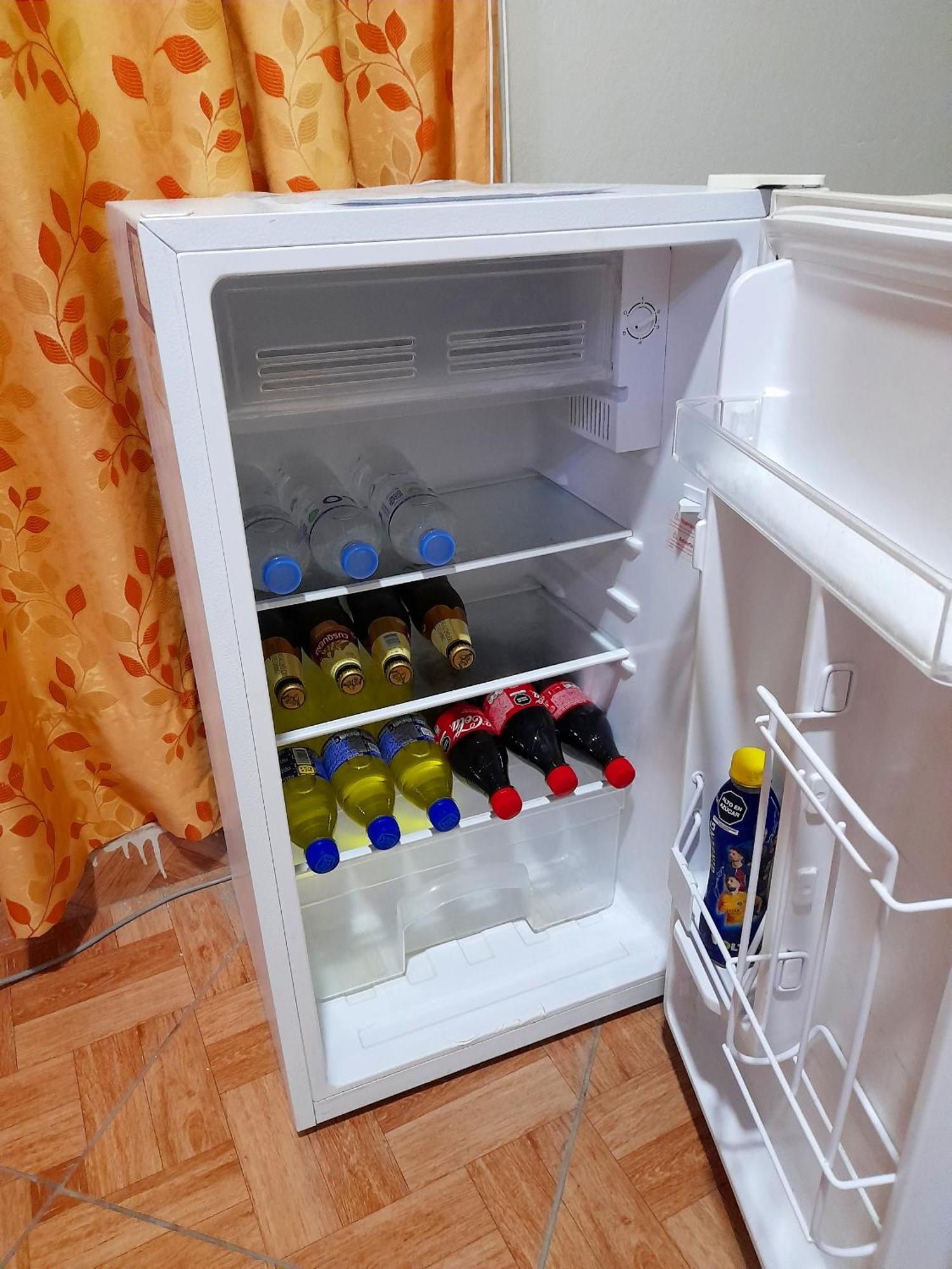 Travel House Hotel Ика Екстериор снимка